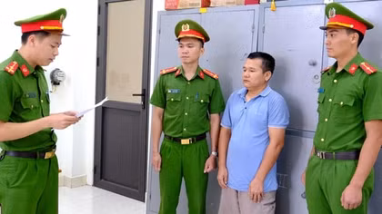 Lái xe container thông chốt, đâm thẳng vào lực lượng CSGT