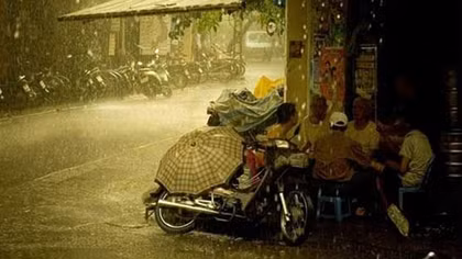Mưa dông khắp miền Bắc đến Thừa Thiên Huế, nhiều nơi rất to