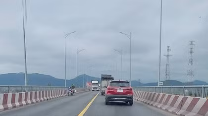 Cứu sống nam thanh niên nhảy cầu tự tử vì áp lực thua lỗ chứng khoán