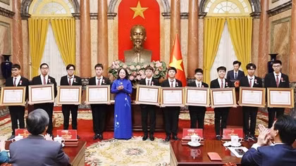 Trao Huân chương Lao động cho 20 học sinh đoạt giải quốc tế năm 2024
