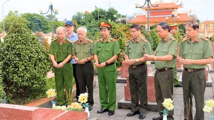 Hội Cựu CAND tỉnh Nam Định với chương trình "Tháng 7 tri ân"