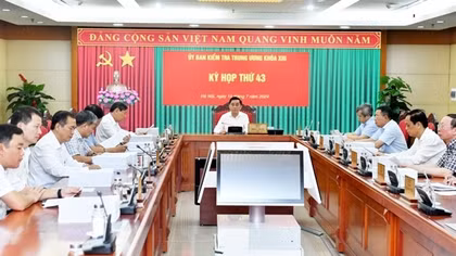 Ủy ban Kiểm tra Trung ương kỷ luật, đề nghị kỷ luật nhiều cán bộ