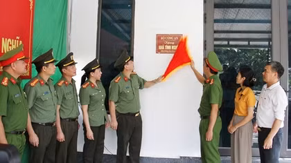 Công an tỉnh Lào Cai trao 2 nhà tình nghĩa cho CBCS