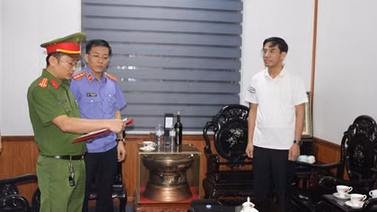 Vì sao Chủ tịch UBND thị xã Cửa Lò bị khởi tố?