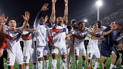 Mbappe đưa PSG vào bán kết Champions League