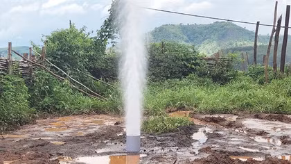 Giếng khoan cạn bỗng “phụt” thành cột nước, nghi do ảnh hưởng động đất