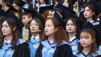 Trường ĐH Kinh tế quốc dân trao bằng tốt nghiệp cho hơn 3.600 tân cử nhân năm 2024
