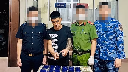 Ra đường cùng 12.000 viên ma tuý tổng hợp