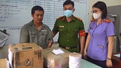 Bắt tạm giam nhiều đối tượng, thu giữ thêm hàng chục kg chất độc Xyanua