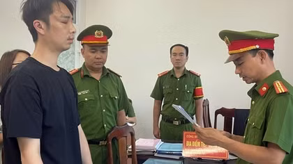 Khởi tố người đàn ông nước ngoài điều khiển xe máy gây tai nạn chết người
