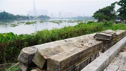Vì sao tuyến kè chống sạt lở bán đảo Thanh Đa hơn chục năm chưa xây xong?