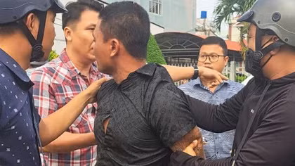 Cướp taxi ở TP Hồ Chí Minh chạy trốn đến Long An thì bị bắt