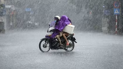 Mưa to và dông ở nhiều tỉnh thành phía Bắc, thời tiết mát mẻ