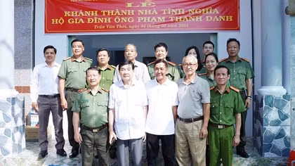 Bàn giao Nhà tình nghĩa người có công trong Kế hoạch phản gián CM12