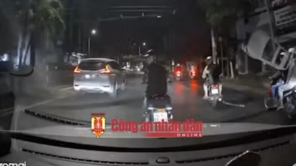 Nhóm trẻ trâu chạy xe nẹt pô, dàn hàng ngang... còn gây hấn với tài xế ô tô