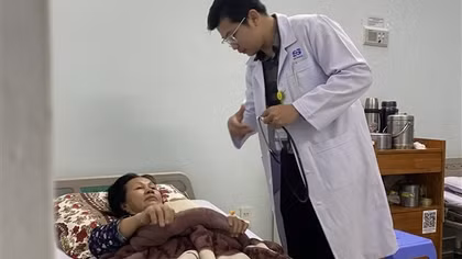 Số bệnh nhân vụ ngộ độc cơm gà ở Nha Trang tăng lên 345 ca