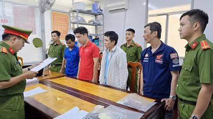 Khởi tố nhóm nhân viên công ty giao hàng nhanh dùng thủ đoạn “ỉm” tiền hàng