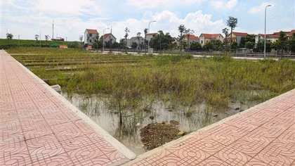 Người lao động bất lực nhìn nhà đất tăng giá phi mã
