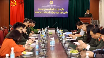 Đoàn viên Công đoàn Báo CAND sinh hoạt chuyên đề và tập huấn kỹ năng PCCC
