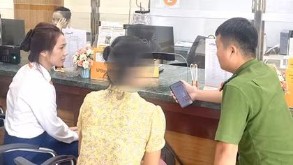 Suýt bị lừa vì gói hàng 1 tỷ đồng của người bạn trên mạng