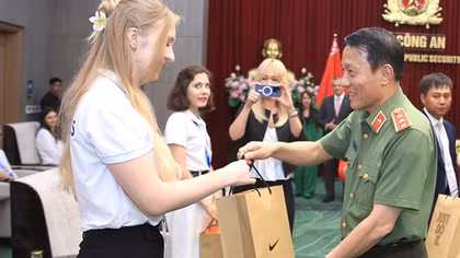 Dành sự quan tâm chu đáo cho con CBCS Bộ Nội vụ Belarus sang nghỉ dưỡng tại Việt Nam