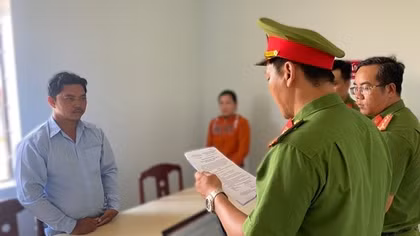 Thương lái thu gom lúa của dân rồi bịa chuyện ngân hàng ngừng giao dịch để chiếm đoạt