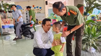 Công an Tiền Giang kịp thời khống chế kẻ nghi ngáo đá cầm dao vào trường mầm non