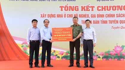 Những ngôi nhà thắm tình đoàn kết