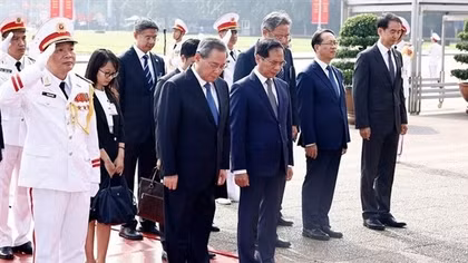 Thủ tướng Trung Quốc Lý Cường vào Lăng viếng Chủ tịch Hồ Chí Minh