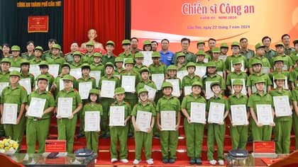Bản lĩnh, tự tin và trưởng thành hơn qua chương trình “Học làm chiến sĩ Công an”