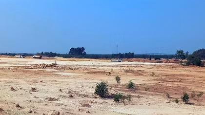 Cụm công nghiệp hơn chục năm “đắp chiếu”, chủ đầu tư thản nhiên xúc đất đi bán