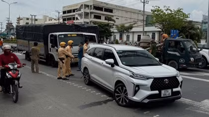 Cận cảnh vụ “ngáo đá” cướp xe ô tô gây tai nạn liên hoàn tại Cần Thơ