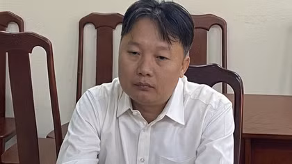Khởi tố, bắt tạm giam cán bộ Cục Hải quan TP Hồ Chí Minh về tội buôn lậu