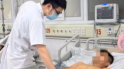 Lội nước bẩn sau mưa bão, nhiều người mắc uốn ván nguy kịch