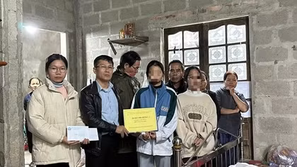 Nữ sinh nghèo bị kẻ xấu mạo danh lừa tiền ủng hộ khi đang lo đám tang của mẹ