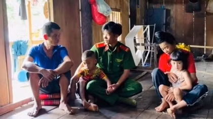 Bộ trưởng Lương Tam Quang biểu dương chiến sĩ nghĩa vụ dũng cảm cứu sống 2 cháu bé đuối nước
