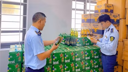 Tạm giữ 2.800 chai bia ngoại nhập không có hóa đơn, chứng từ hợp pháp