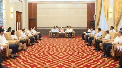 Bí thư Tỉnh ủy Lào Cai gặp mặt xã giao Bí thư Châu ủy Hồng Hà (Trung Quốc)