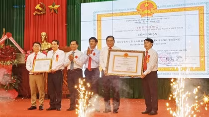 Huyện cù lao lớn nhất sông Hậu được công nhận đạt chuẩn nông thôn mới