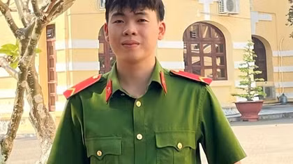 Chiến sĩ Công an lao xuống sông cứu người đuối nước