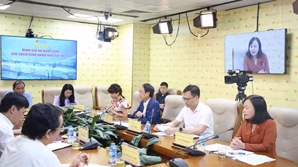 Nhà nước định giá SGK không cản trở xã hội hóa mà còn tạo sự cạnh tranh lành mạnh