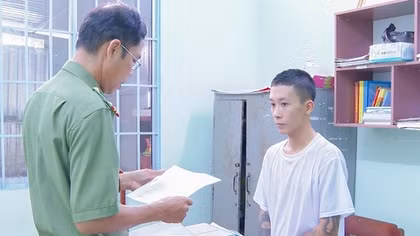 Công an xã bắt đối tượng mang súng đi giải quyết mâu thuẫn