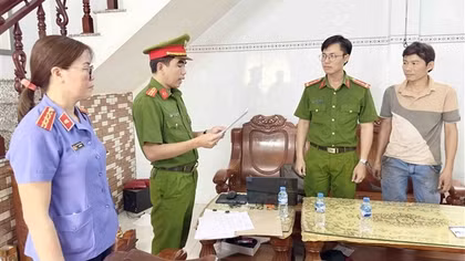 Khởi tố các đối tượng làm giả giấy thẩm định thiết kế xe