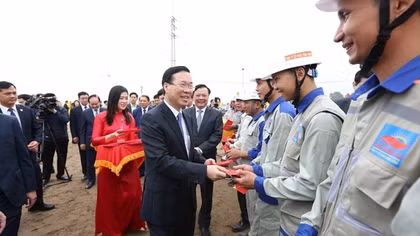 Chủ tịch nước Võ Văn Thưởng kiểm tra thi công Dự án đường Vành đai 4-Vùng Thủ đô
