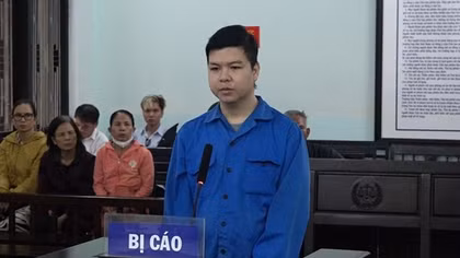 Lãnh 18 năm tù vì dùng kéo đâm chết bạn nhậu