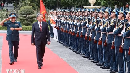 Chủ tịch nước thăm và làm việc tại Quân chủng Phòng không-Không quân