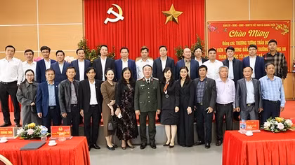 Thứ trưởng Trần Quốc Tỏ thăm và chúc tết xã Quang Thiện
