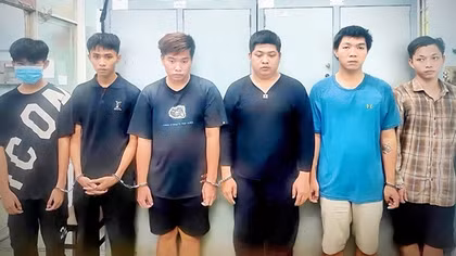 Xử lý các đối tượng tạt chất bẩn vào nhà dân