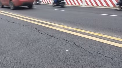 Mặt đường đèo Prenn Đà Lạt xuất hiện vết nứt bất thường