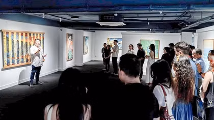 Họa sĩ Vũ Tuấn Việt và cuộc chơi "Hiện thực song song"